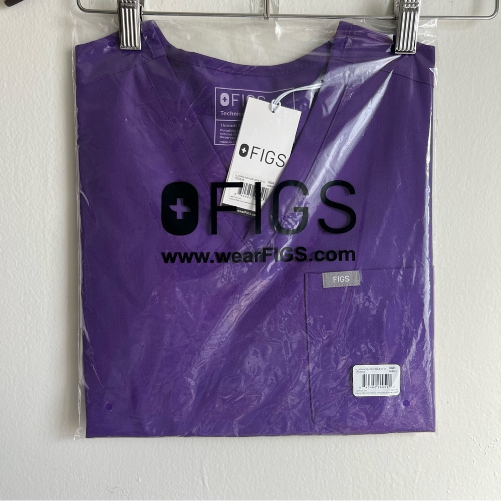 Digital grape Figs Catarina Scrub Top